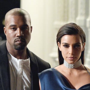 Kim Kardashian é ex-esposa do rapper Kanye West, que está em alta com as polêmicas de P. Diddy