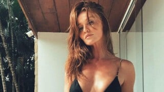 Magra demais? Cintia Dicker mostra barriga chapada após massagem e web polemiza com comentários: 'É muito esquisito'