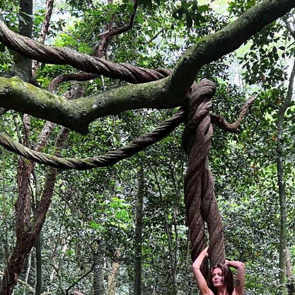 Cintia Dicker garante estar bem de saúde e, em uma viagem pelos Estados Unidos, voltou a causar na web