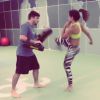 Anitta mostra que está treinando pesado para manter a boa forma