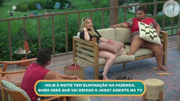 Julia Simoura e Flora Cruz combinaram "sinais" no 'Hora do Faro' caso a loira fosse eliminada de 'A Fazenda 16'