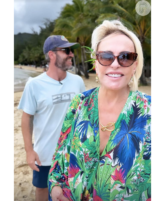 Nesta quinta-feira (31), Ana Maria Braga publicou um vídeo e várias fotos mostrando seu look praiano para a gravação