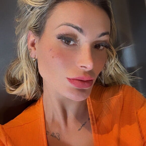 Andressa Urach já bifurcou a língua e tatuou sardas no rosto