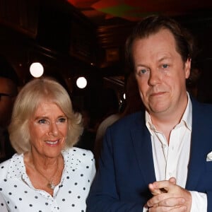 A situação tem ligação com Tom Parker Bowles, o filho primogênito da Rainha Camilla.