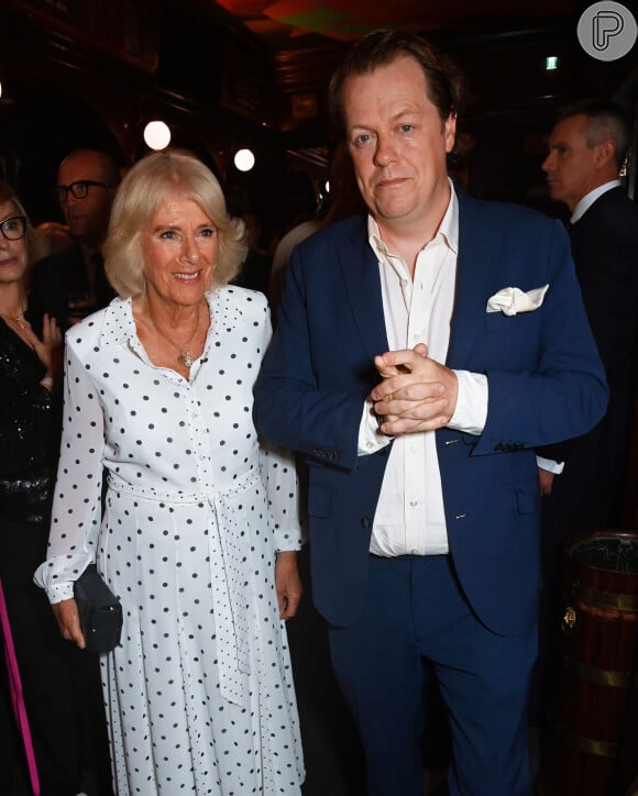 A situação tem ligação com Tom Parker Bowles, o filho primogênito da Rainha Camilla.