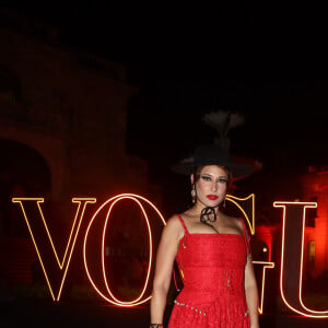 Giselle Itié elegeu um vestido vermelho para o Baile de Gala de Día de Muertos em 6 de novembro de 2024