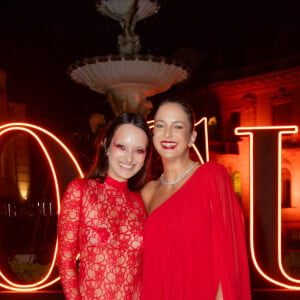 Ticiane Pinheiro e Bruna Pinheiro combinaram look vermelho. Sobrinha da apresentadora elegeu transparência e renda na roupa