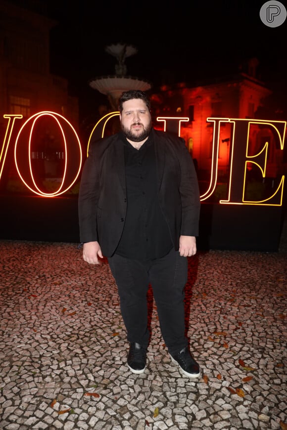 Baile de Gala de Día de Muertos da Vogue recebeu o ator Felipe Hintze