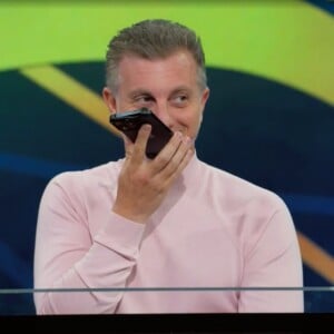 Luciano Huck assumiu que fica tenso quando alguém da família liga durante seu trabalho