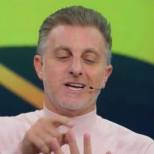 Luciano Huck explicou que seu telefone só toca quando ligam Angélica ou os filhos