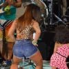 Anitta rebola ao lado de fãs no Sarau Kids, na Bahia