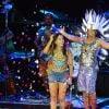 Anitta canta com Carlinhos Brown no Sarau Kids