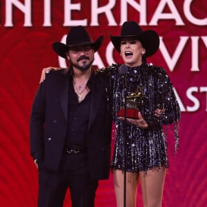 Ana Castela chora ao ganhar Grammy Latino de Melhor Álbum de Música Sertaneja;