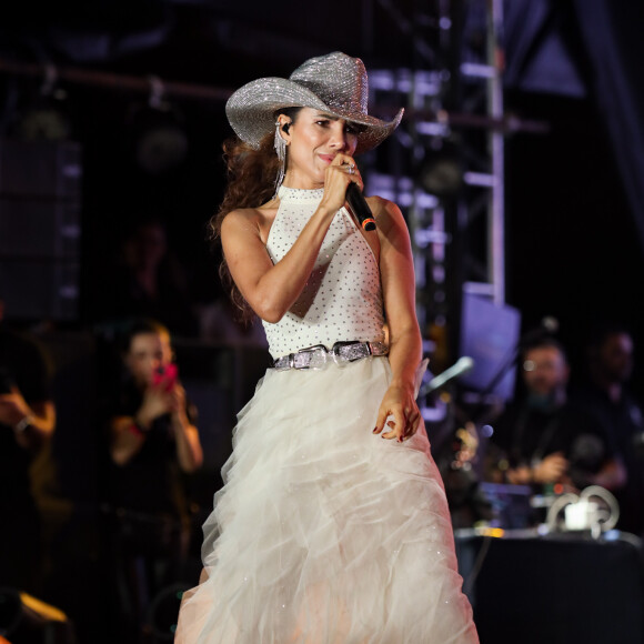 Paula Fernandes foi uma das convidadas do cruzeiro de Zezé Di Camargo