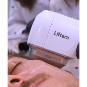 "No meio do processo, a doutora mostrou o meu rosto e ali já vi nitidamente a diferença entre um lado e o outro", comentou o próprio Sacha Bali 