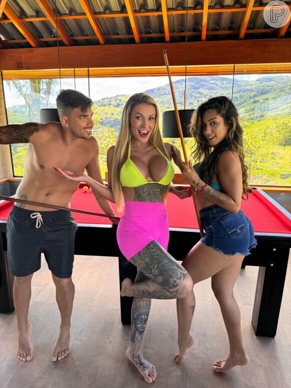 Andressa Urach recrutou o casal Fada Prazeres para um novo vídeo pornô