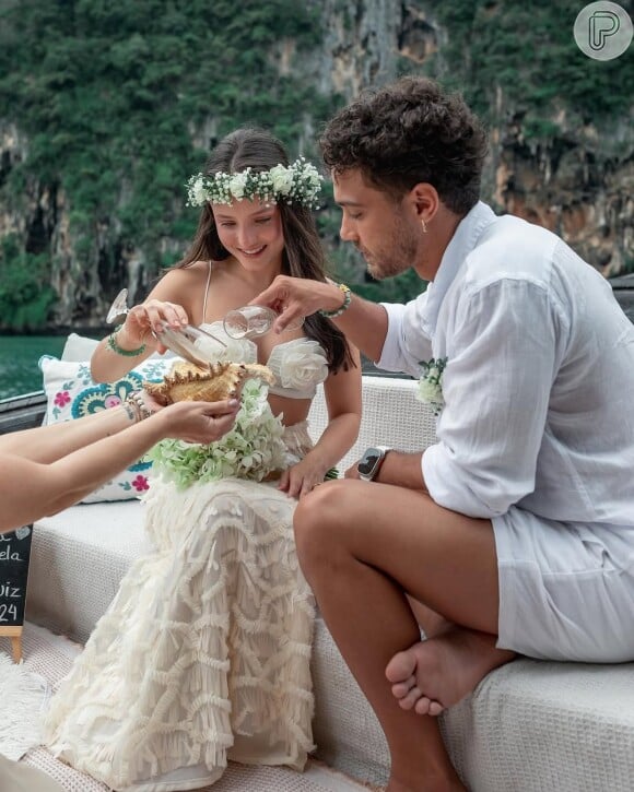 Conhecidos por sua carreira de sucesso na televisão brasileira, o casal decidiu celebrar sua união mais uma vez, desta vez cercados pela beleza exótica de Krabi, usando os icônicos barcos longtail como pano de fundo.