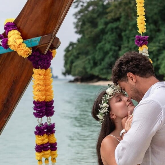 Larissa Manoela faz fotos românticas com André Luiz Frambach na Tailândia