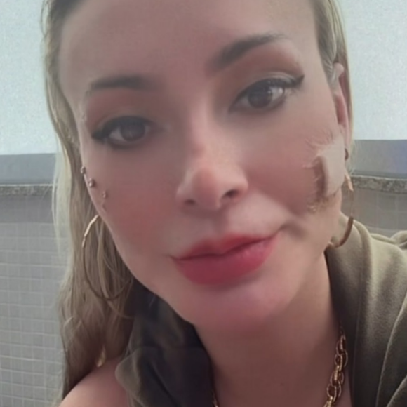 Segundo Andressa Urach, a discussão começou quando ela, irritada, acabou falando de forma grosseira com um rapaz que estava enrolando para andar no corredor do avião