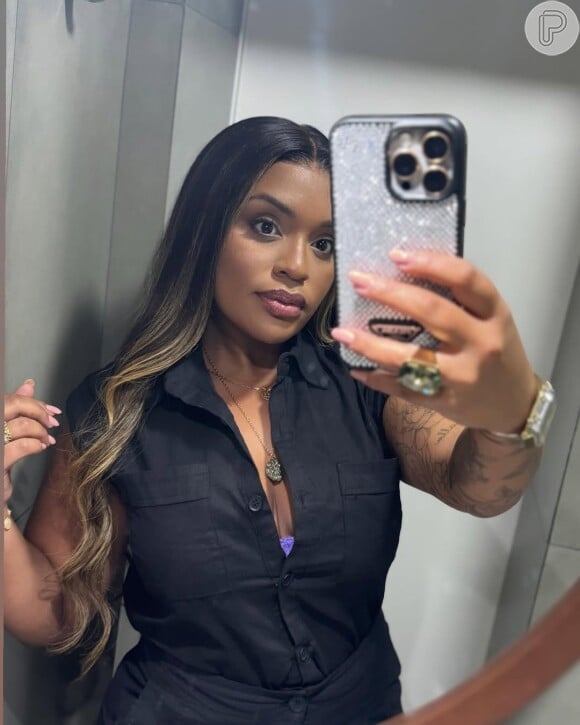 A criadora de conteúdo digital Carolina Andrade, ex-esposa do atleta, emitiu uma nota em seu perfil oficial na web, a respeito da investigação do crime de extorsão.