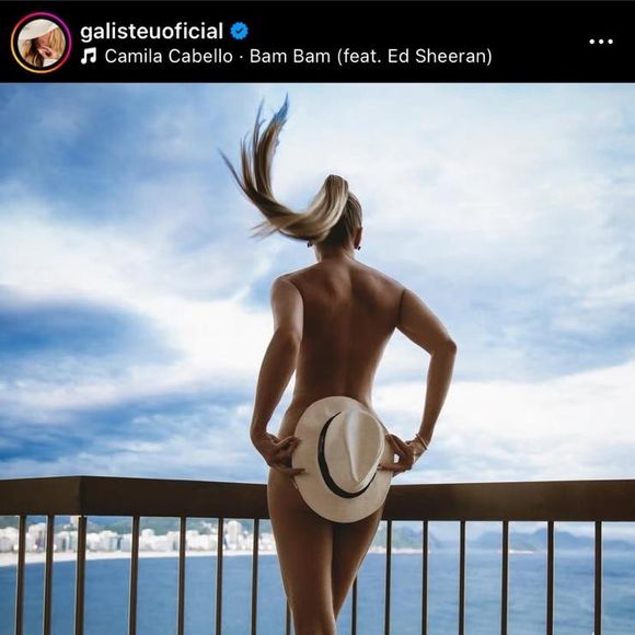 Adriane Galisteu já havia posado nua na varanda do mesmo hotel 