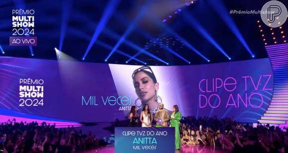 Logo no início da premiação, Anitta venceu a categoria 'Clipe TVZ do Ano' com Mil Veces