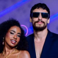 Casal puro estilo de 'Mania de Você'! Com saia em look, Jaffar Bambirra entrega reação de amigos por namoro com Gabz: 'Disseram...'