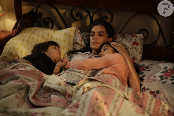 Filho de Bahar, Doruk conta à mãe e à irmã, Nisan, que viu o pai, Sarp/Alp no hospital na novela 'Força de Mulher'