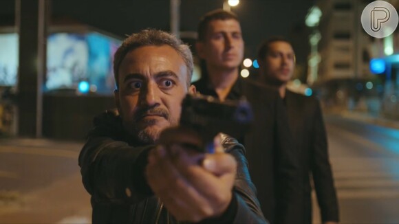 Após receber ordem para matar Enver, Munir diz a Suat que o 'serviço' foi concluído na novela 'Força de Mulher'