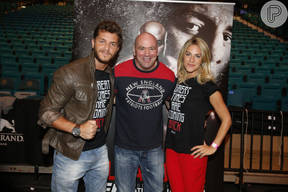 Klebber Toledo e Giovanna Ewbank com o presidente do UFC, Dana White