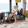 Leticia Birkheuer curte praia do Rio com o filho, João Guilherme, neste domingo, 1º fevereiro de 2015