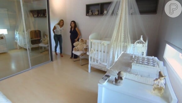 Vanessa Giácomo recebe Flávia Alessandra em casa e mostra o quarto de Maria, sua filha recém-nascida