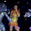 Katy Perry trocou de figurino algumas vezes durante sua performance no Super Bowl 2015