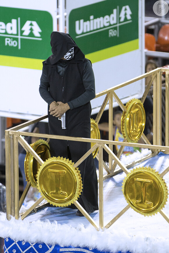 Maurílio estará portando uma pistola para matar Zé Alfredo