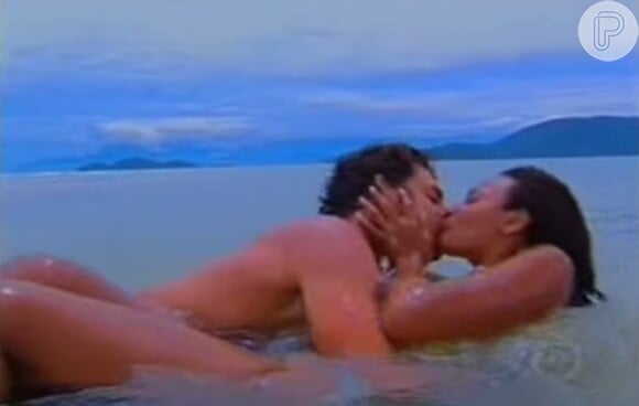 Floriano (Cauã Reymond) e Rosário (Sheron Menezzes) protagonizaram cenas quentes na novela 'Como Uma Onda' (2004)