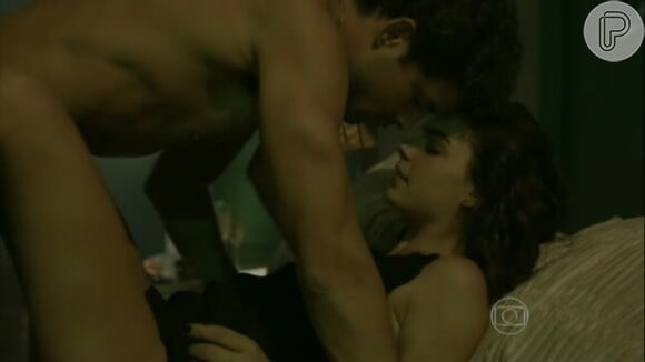 Leandro (Cauã Reymond) e Antonia (Isis Valverde) viveram cenas de sexo em 'Amores Roubados' (2014)