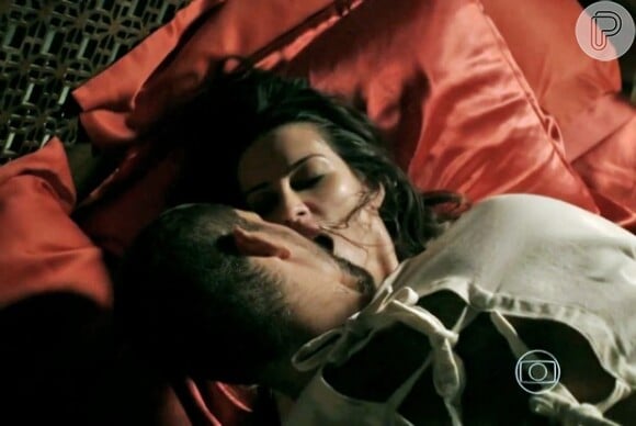 Ainda em 2014, Cauã Reymond protagonizou novas cenas quentes na TV, desta vez em 'O Caçador'. Cleo Pires era o par romântico do galã e os dois fizeram sequências de sexo na série