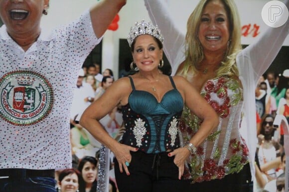 Susana Vieira participa do último ensaio da Grande Rio para o Carnaval 2015 na quadra da agremiação carioca