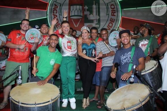 Susana Vieira participa do último ensaio da Grande Rio para o Carnaval 2015 na quadra da agremiação carioca