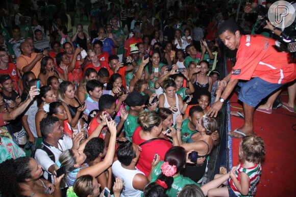 Susana Vieira participa do último ensaio da Grande Rio para o Carnaval 2015 na quadra da agremiação carioca