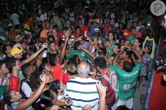 Susana Vieira participa do último ensaio da Grande Rio para o Carnaval 2015 na quadra da agremiação carioca