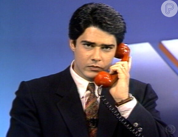 Certa vez, William Bonner usou um telefone vermelho para falar com o repórter Carlos Dornelles, em Israel, durante a Guerra do Golfo, em 1991