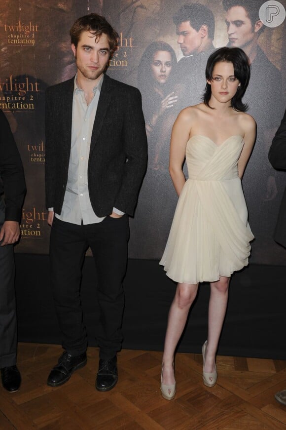 Além da caneta, Robert Pattinson deu um antigo bracelete à Kristen Stewart, pedindo que ela voltasse a viver com ele