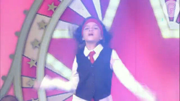 Mel Maia encanta jurados como 'Pequena Miss Sunshine', em competição no programa 'Caldeirão do Huck', em 7 de fevereiro de 2015