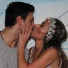 Sabrina Sato beija o namorado, João Vicente de Castro, durante comemoração por seu aniversário na quadra da Vila Isabel, no Rio, em 7 de fevereiro de 2015
