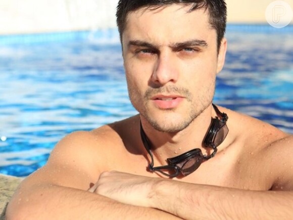 Guilherme Leicam interpreta o nadador Gustavo na novela 'Alto Astral'