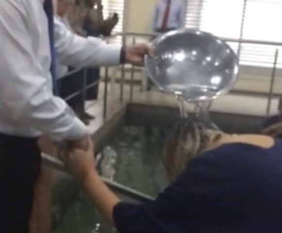 Andressa Urach foi batizada na Igreja Universal do Reino de Deus no início deste ano