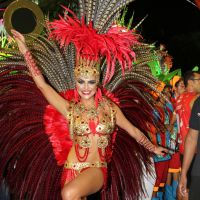 Carnaval: Paloma Bernardi publica vídeo de sua aula de samba. 'Suando a camisa'