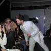 Bruno Gagliasso interrompeu sua performance na passarela para dar um beijo na atriz Giovanna Ewbank e surpreendeu a plateia. Em 14 de abril de 2013