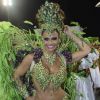 Viviane Araújo, da novela 'Império', abre o Carnaval de São Paulo e brilha como rainha de bateria da escola de samba Mancha Verde, nesta sexta-feira, 13 de fevereiro de 2015